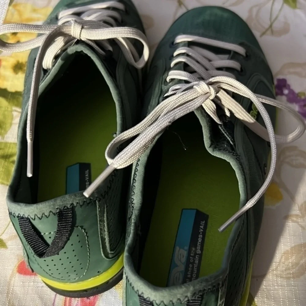 Teva SIZE 9,  S/N 1000225 green lace up shoes.